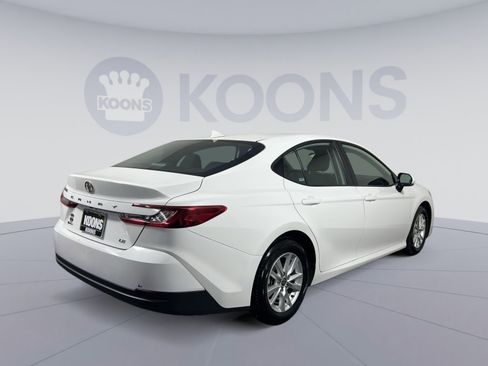 Used 2025 Toyota Camry LE image 7
