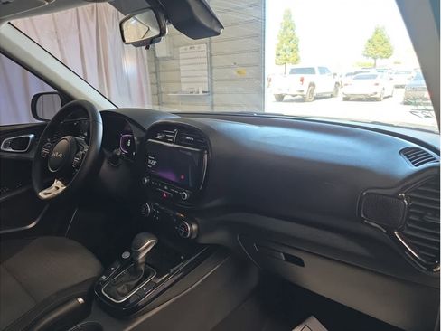 Used 2025 Kia Soul EX image 15