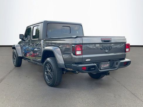 Certified 2024 Jeep Gladiator Sport AWD/4WD image 5