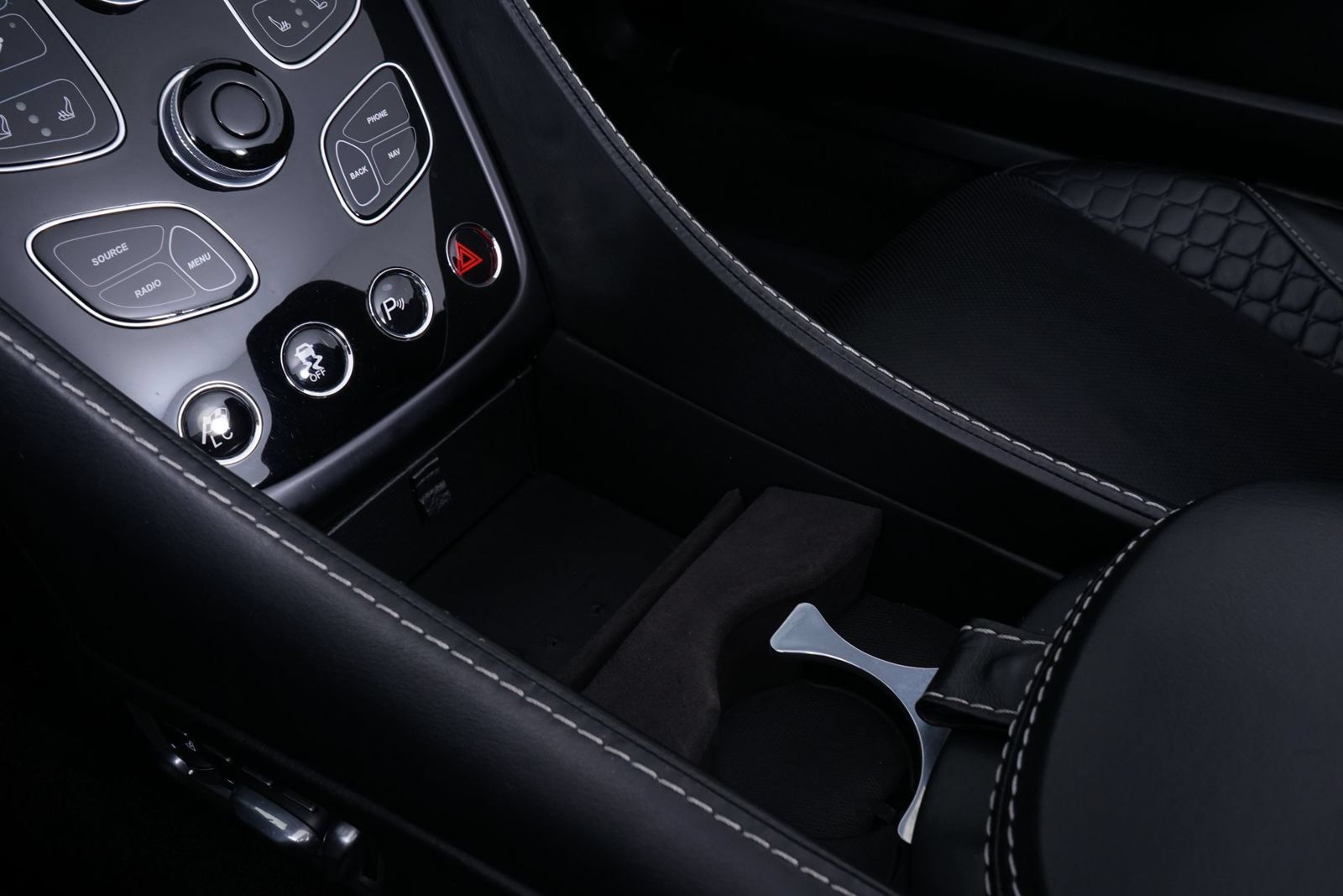 Used 2016 Aston Martin Vanquish Volante RWD image 26