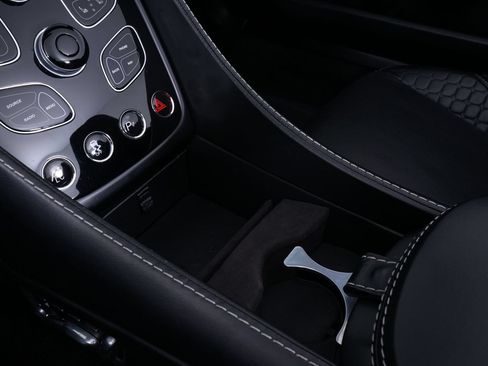 Used 2016 Aston Martin Vanquish Volante RWD image 26