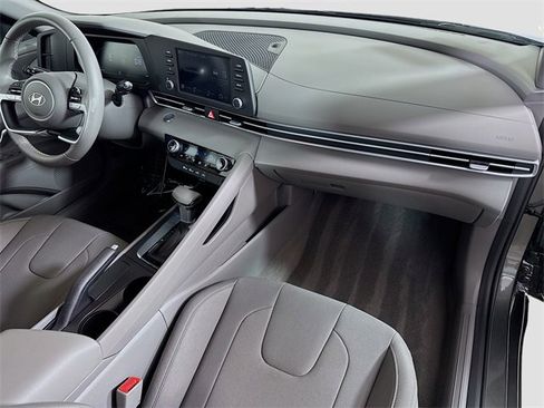 Certified 2025 Hyundai Elantra Sport image 30