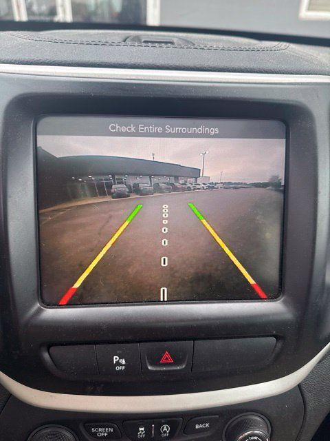 Used 2016 Jeep Cherokee Latitude w/ Comfort/Convenience Group AWD/4WD image 19