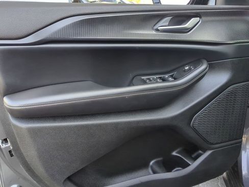 Used 2023 Jeep Grand Cherokee L Altitude image 19