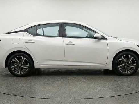 Used 2025 Nissan Sentra SV FWD image 11
