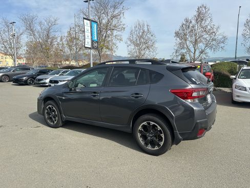 Used 2023 Subaru Crosstrek 2.0i Premium image 4