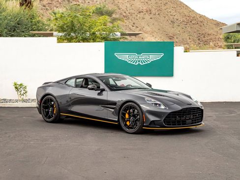 Used 2025 Aston Martin Vanquish image 1