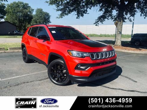 Used 2023 Jeep Compass Latitude AWD/4WD image 1