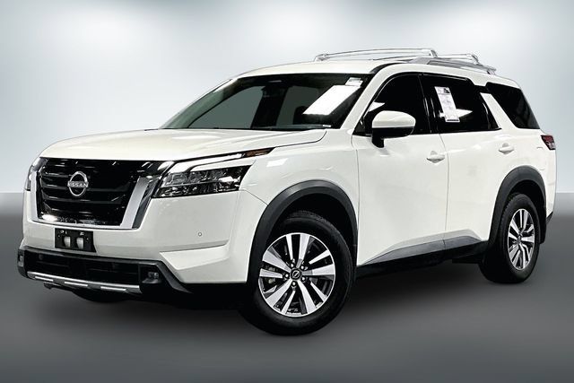 Used 2023 Nissan Pathfinder SL AWD/4WD image 3