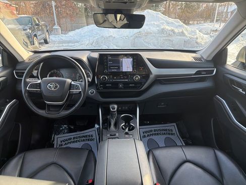 Used 2022 Toyota Highlander XLE image 24