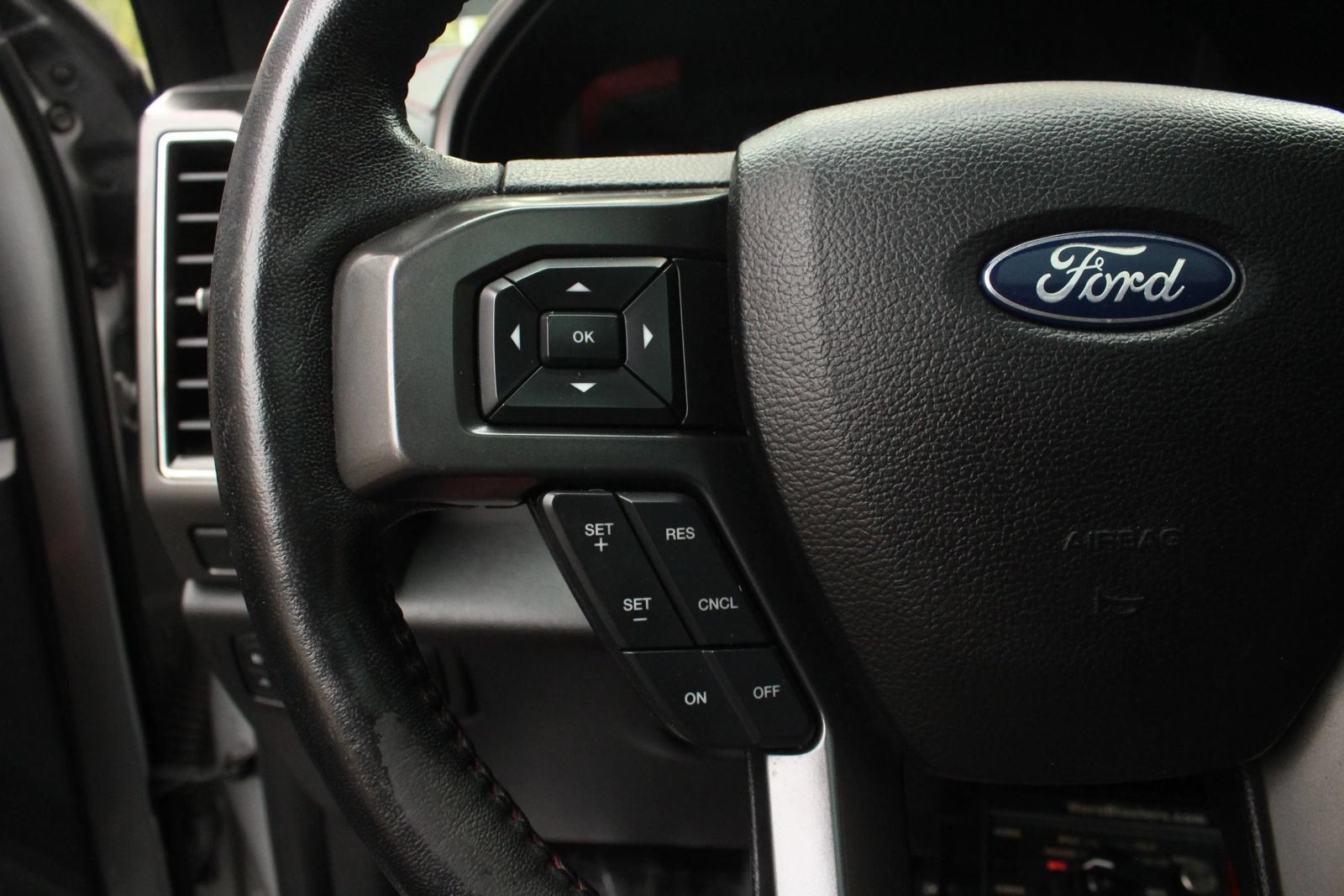 Used 2017 Ford F150 Lariat w/ Equipment Group 502A Luxury AWD/4WD image 30