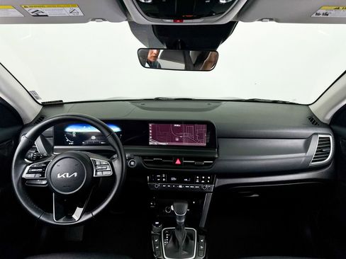 Certified 2024 Kia Seltos EX FWD image 19