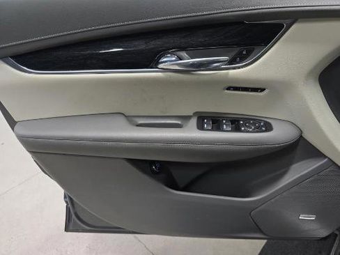 Used 2021 Cadillac XT6 Premium Luxury image 9