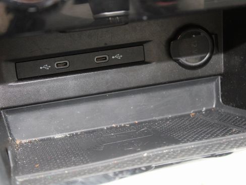 Used 2024 Volkswagen Taos SE image 23