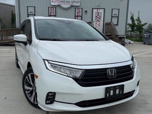 Used 2023 Honda Odyssey Touring image 2