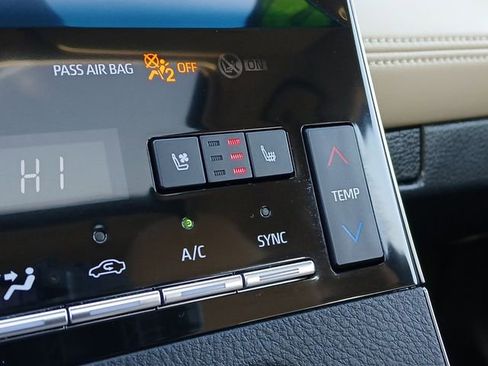 Used 2019 Toyota Avalon XLE image 16