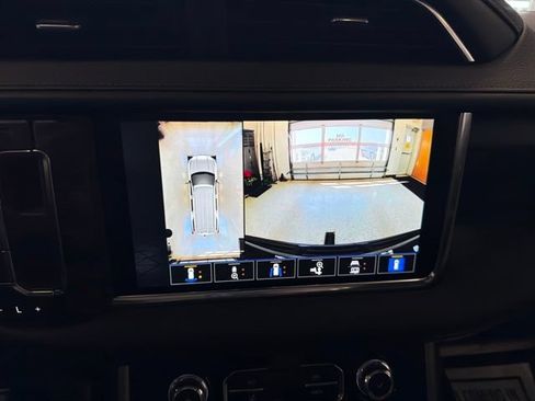 Used 2022 GMC Yukon Denali AWD/4WD image 4