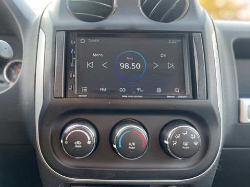 Used 2017 Jeep Compass Latitude image 24