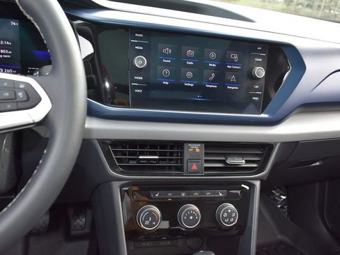 Used 2023 Volkswagen Taos SE w/ Panoramic Sunroof Package AWD/4WD image 17