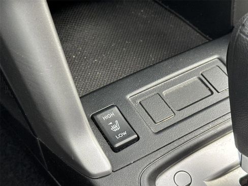 Used 2014 Subaru Forester 2.5i Premium w/ All-Weather Package image 32