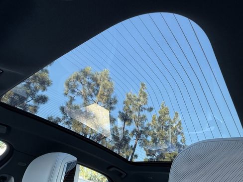 Used 2025 BMW i7 eDrive50 w/ M Sport Package image 23