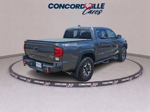 Used 2018 Toyota Tacoma TRD Off-Road AWD/4WD image 6