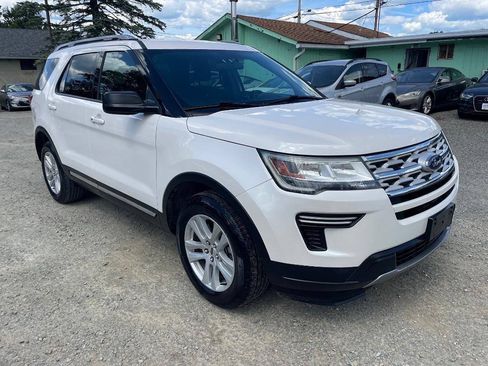 Used 2019 Ford Explorer XLT AWD/4WD image 4