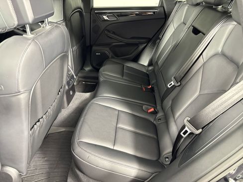 Certified 2025 Porsche Macan image 15