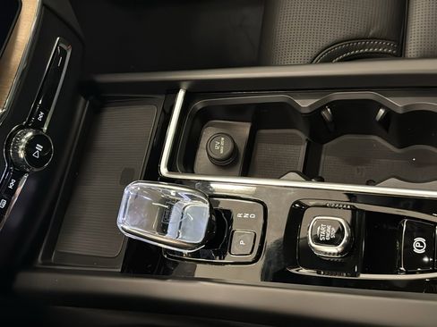 New 2026 Volvo XC60 T8 Ultra w/ Protection Package Premier AWD/4WD image 19