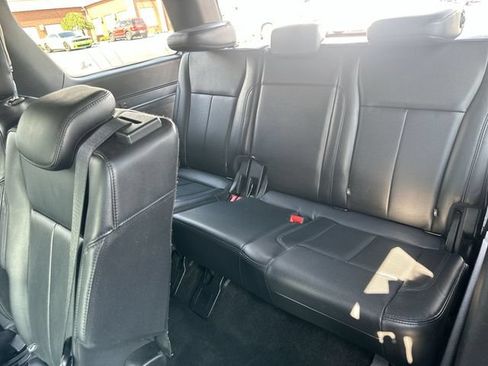 Used 2018 Ford Expedition XLT w/ Equipment Group 202A AWD/4WD image 28