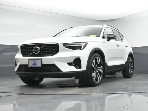 Used 2023 Volvo XC40 B5 Plus w/ Driver Assist Package AWD/4WD image 38