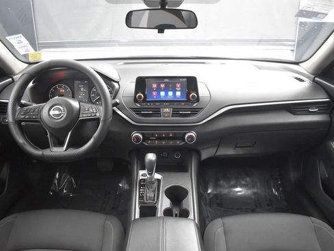 Used 2024 Nissan Altima 2.5 S image 9