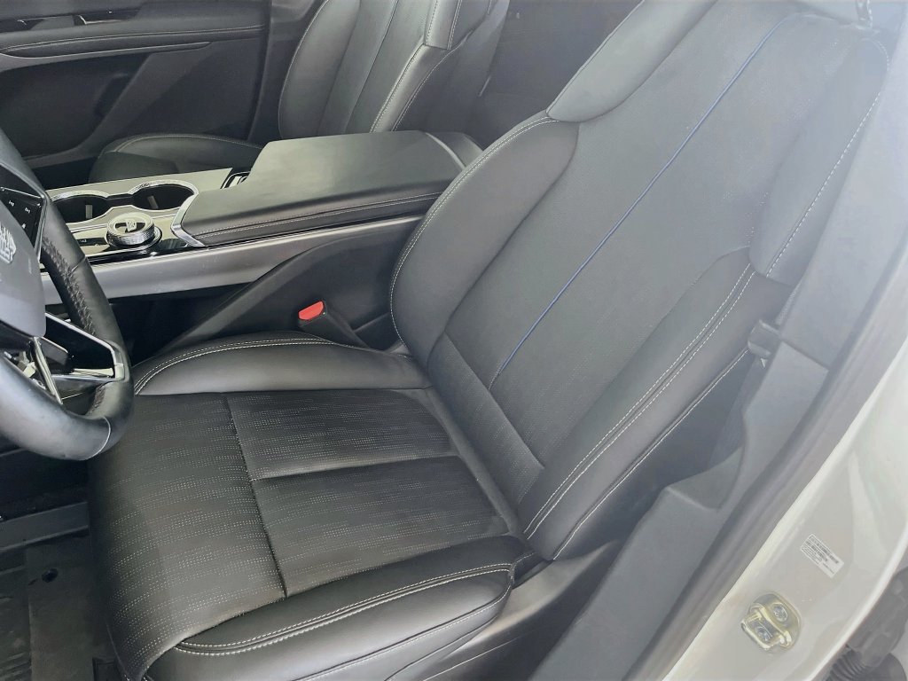 Used 2025 Cadillac Lyriq Luxury w/ LPO, Floor Liner Package AWD/4WD image 20