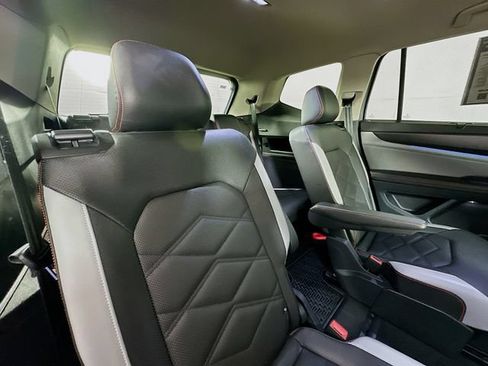 Used 2025 Volkswagen Atlas Peak Edition SE AWD/4WD image 29