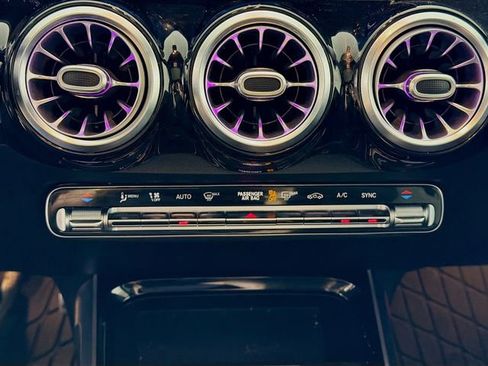 Used 2021 Mercedes-Benz GLB 250 4MATIC image 18