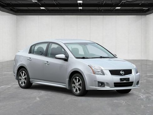 Used 2012 Nissan Sentra 2.0 SR w/ Special Edition Pkg FWD image 2