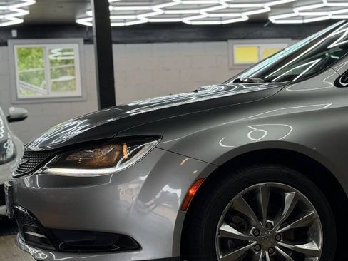Used 2015 Chrysler 200 S FWD image 4