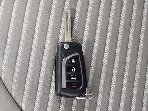 Used 2019 Toyota Camry SE FWD image 32