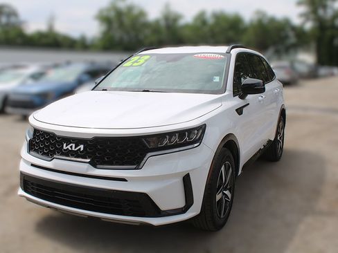 Certified 2023 Kia Sorento S FWD image 16