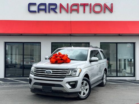 Used 2018 Ford Expedition XLT w/ Equipment Group 202A RWD image 2