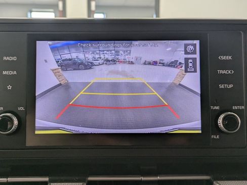 Certified 2022 Kia Carnival LX image 14