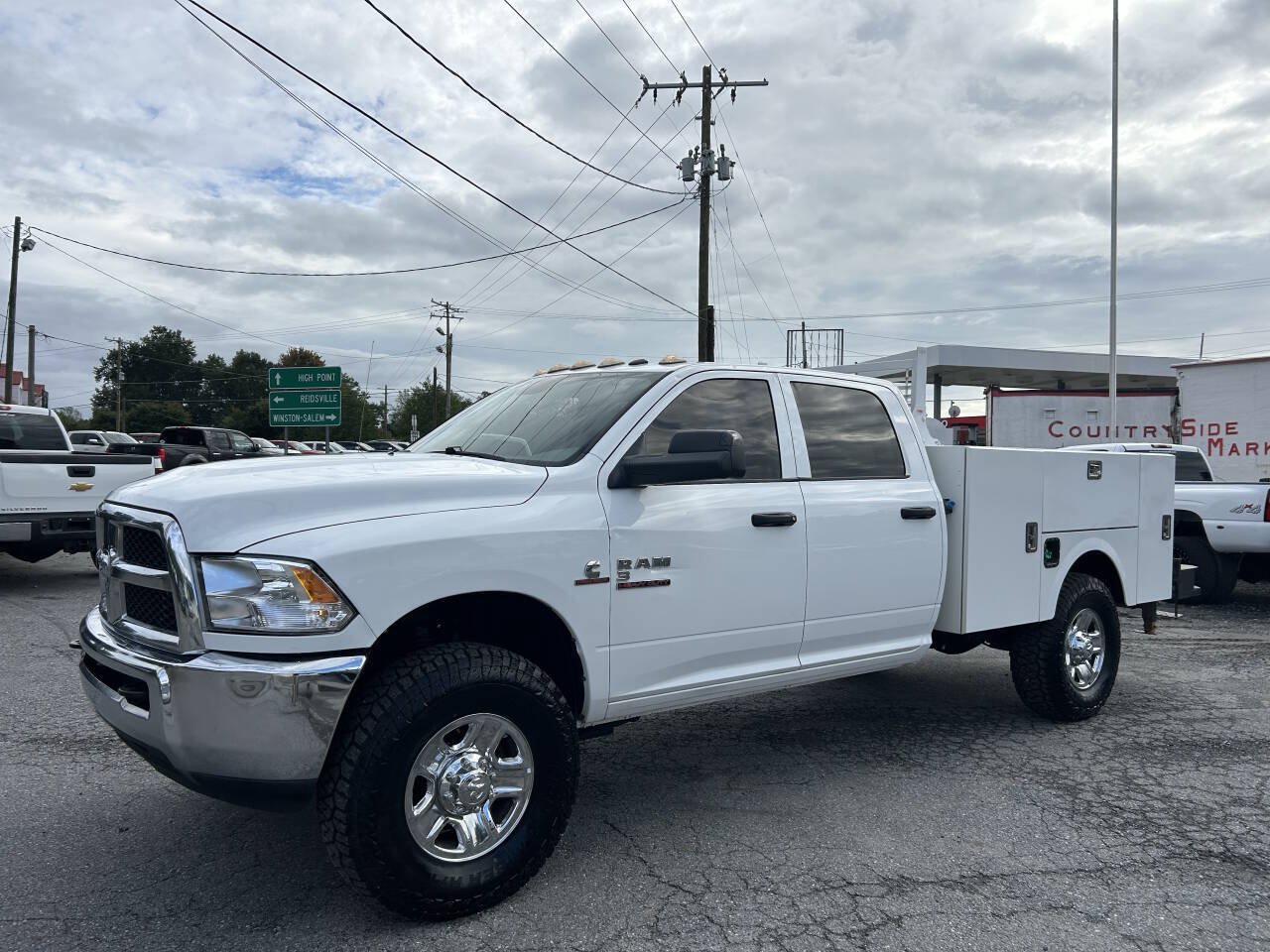 Used 2018 RAM 3500 Tradesman w/ Chrome Appearance Group AWD/4WD image 2