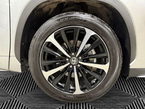Used 2021 Toyota Highlander XSE AWD/4WD image 12