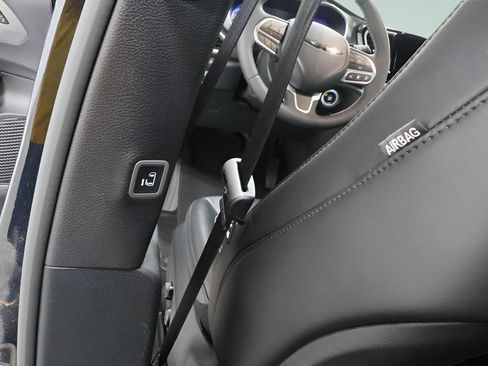 Used 2025 Chrysler Pacifica Select FWD image 22