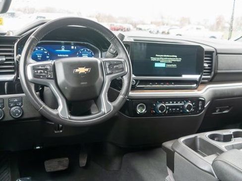 Used 2022 Chevrolet Silverado 1500 LT image 12