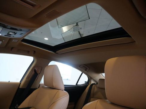 Used 2025 Lexus ES 350 w/ Premium Package FWD image 29
