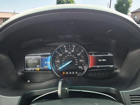 Used 2017 Ford Explorer XLT w/ Equipment Group 202A AWD/4WD image 16