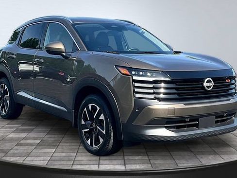 Used 2025 Nissan Kicks SR FWD image 3