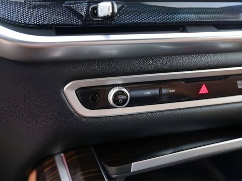 Used 2025 BMW X7 xDrive40i w/ Executive Package image 18