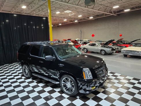 Used 2013 Cadillac Escalade Premium image 45